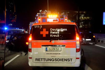 Mehrere Verletzte nach Auffahrunfall auf der B14 Hoehe Mercedes Benz Museum in Stuttgart